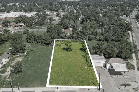 Photo of 1212 Elm Street, Waco, TX 76704 (MLS # 21225432)