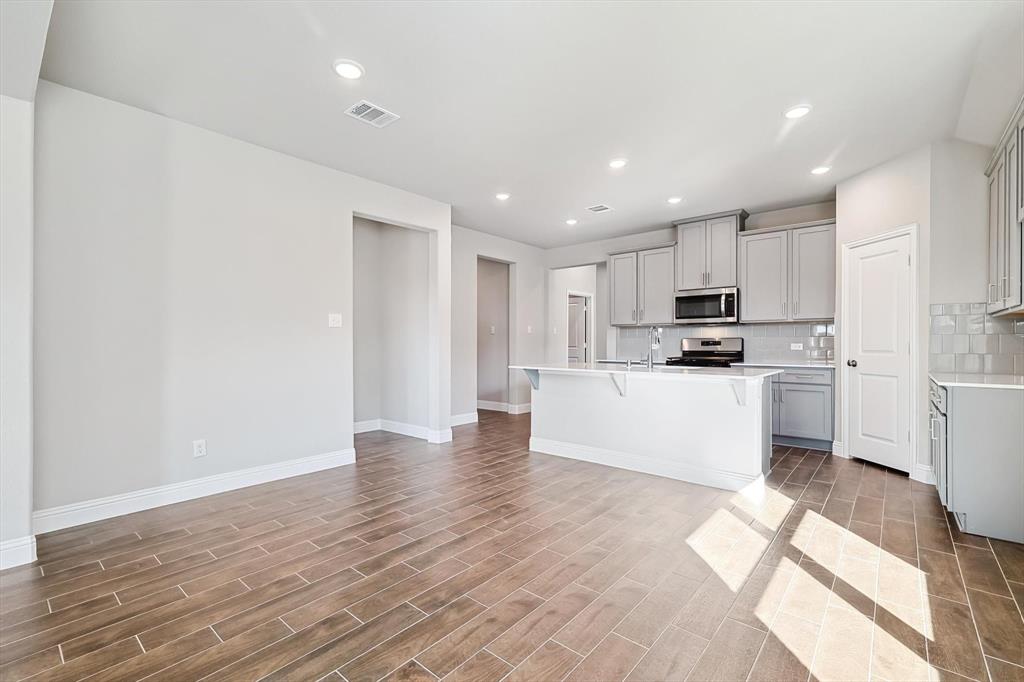 Anna Capri - Residential