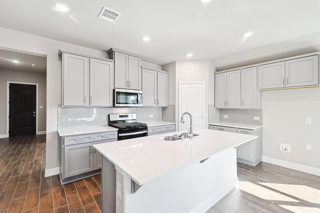 Anna Capri - Residential