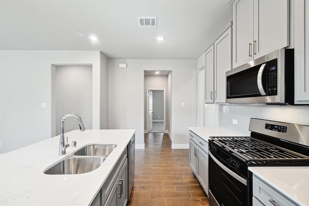 Anna Capri - Residential