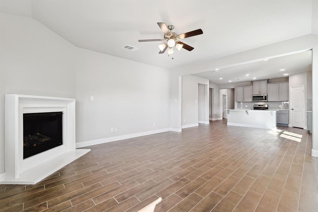 Anna Capri - Residential