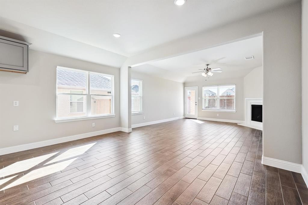 Anna Capri - Residential