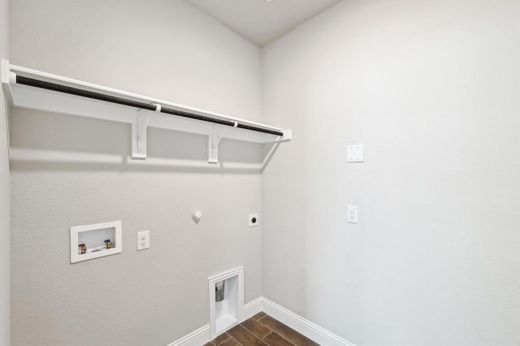 Anna Capri - Residential