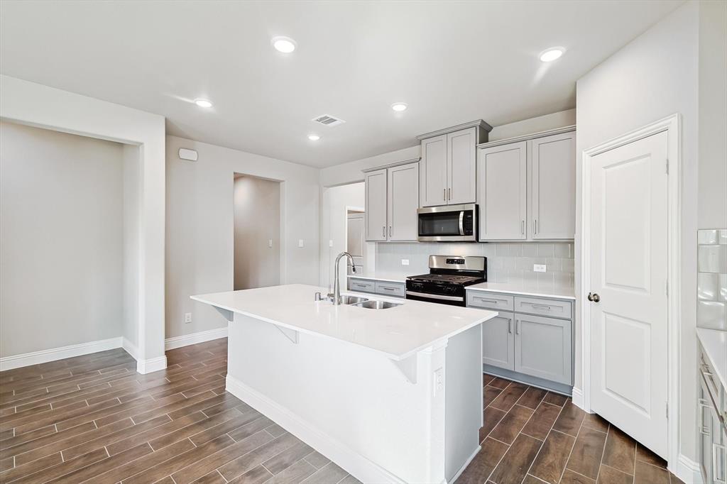 Anna Capri - Residential