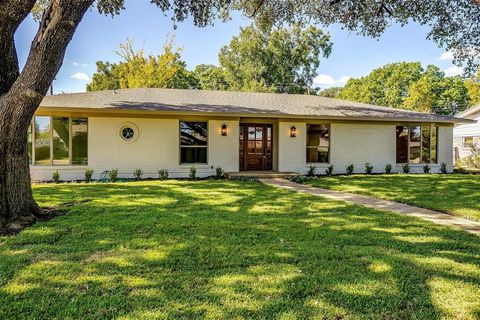 A home in Benbrook