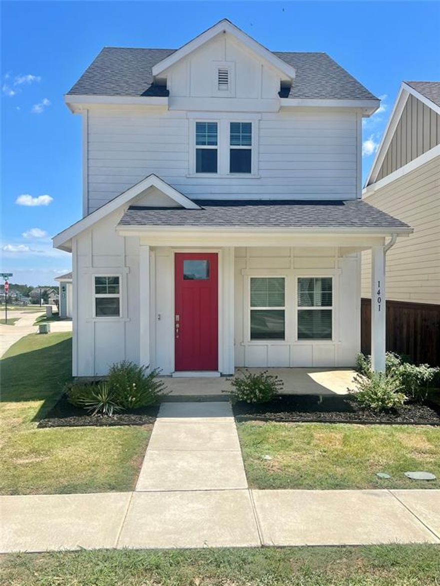 Welcome to this beautiful 3-bedroom, 2.5-bath Craftsman-style home located just minutes from downtown Gainesville, Gainesville High School, I-35, and right across the street from the NCTC campus. This thoughtfully designed home features an open-concept floorplan and a spacious kitchen equipped with stainless steel appliances, granite countertops, a large pantry, and modern cabinetry, making it ideal for both everyday living and entertaining. Upstairs, you'll find a luxurious master suite complete with two separate walk-in closets, dual vanities, a relaxing garden tub, and a separate walk-in shower. Bedrooms 2 and 3 share a full bathroom with a tub-shower combo, and Bedroom 2 also features a walk-in closet. The upstairs utility room is conveniently located near a generous linen closet for easy access. Enjoy the privacy of your fenced backyard, while the HOA takes care of front yard maintenance for added convenience. Additional features include window blinds throughout and Craftsman-inspired architectural details that add timeless character.
Don’t miss the opportunity to live in this desirable location with low-maintenance living and modern comforts—schedule your showing today!
