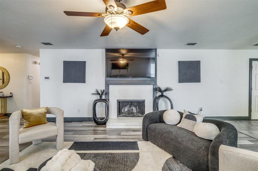 703 Moss Glen Trail
