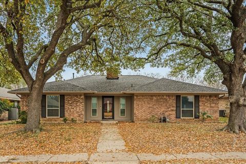 Photo of 311 Gwendola Drive, McKinney, TX 75071 (MLS # 21203239)