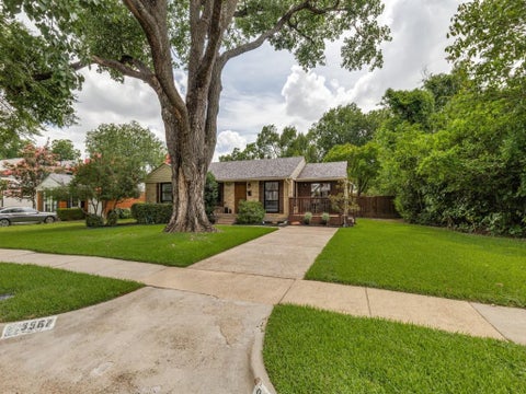 Photo of 9967 Coppedge Lane, Dallas, TX 75220 (MLS # 21312298)
