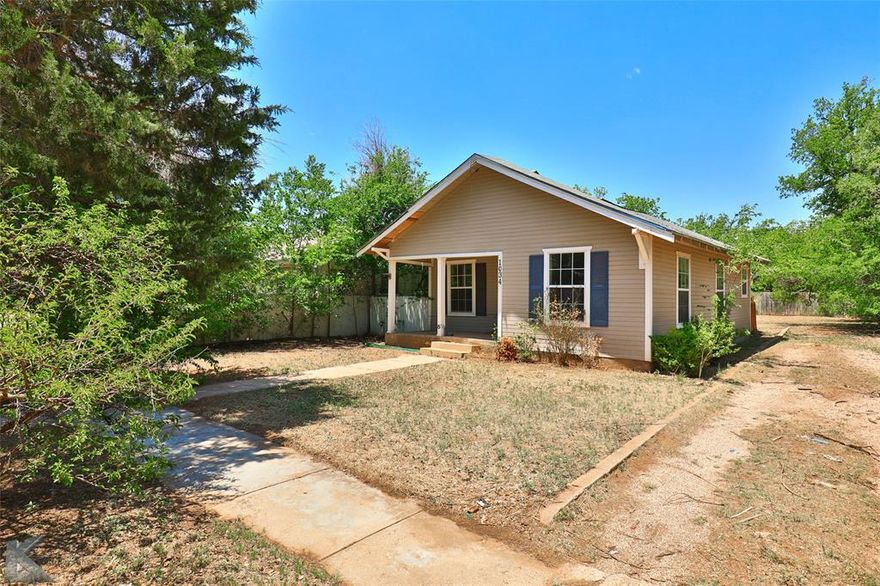 Spacious 2 bed 1 bath home in established neighborhood with LOTS of potential. Bring your design ideas to this fixer upper! BRAND new roof just installed in August by Barr Roofing.
