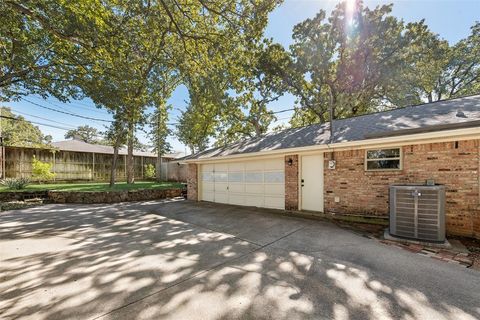 Tiny photo for 3705 Country Club Road, Arlington, TX 76013 (MLS # 21092873)