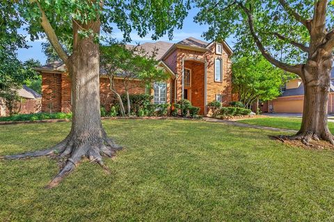 Photo of 9 Royal Oaks Circle, Denton, TX 76210 (MLS # 21090070) Photo of 9 Royal Oaks Circle, Denton, TX 76210 (MLS # 21090070)