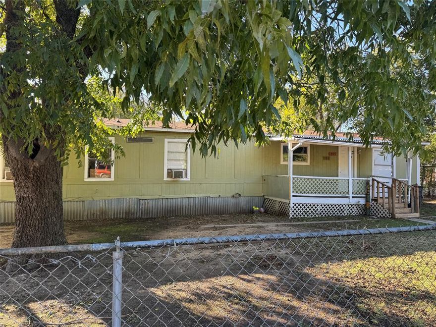 INVESTMENT OPPORTUNITY!!! Older single wide mobile home sits on THREE lots!

Vacant now but recently tenant occupied $1,200. per month.

Property next door is also for sale. May be sold SEPARATELY OR TOGETHER 309 Elmo 

SOLD AS IS ONLY. SELLER WILL DO NO REPARS.