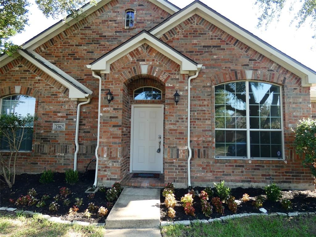 2967 Wild Oak Lane