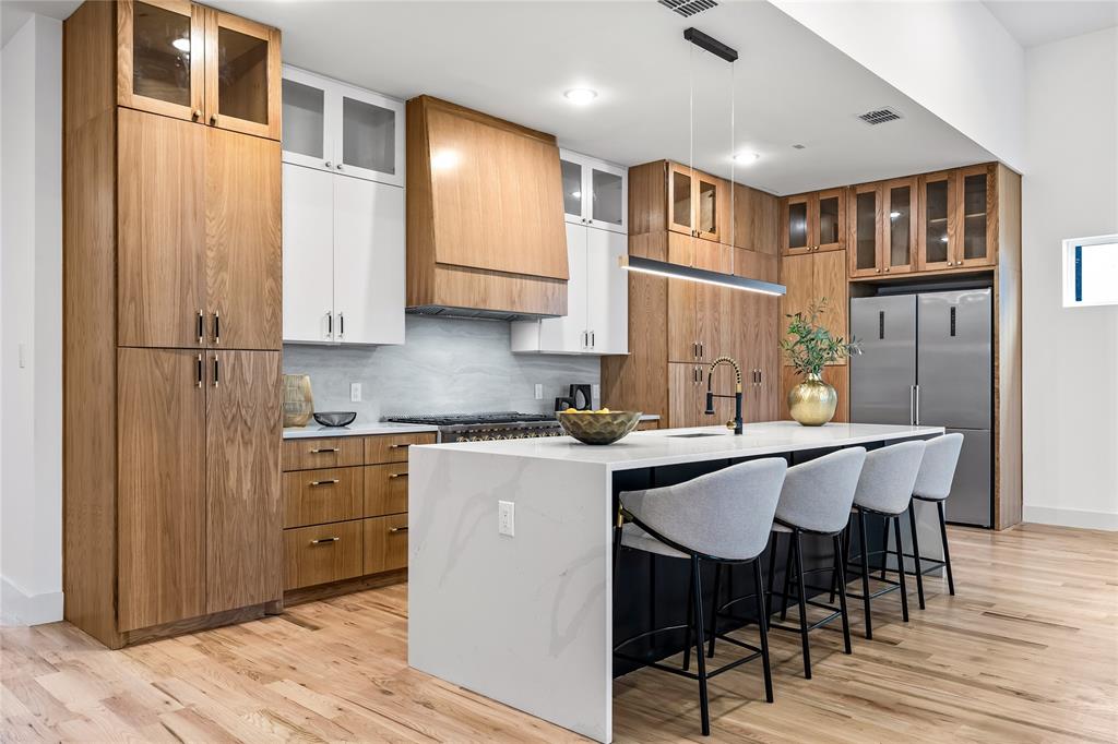 3940 N Cresthaven