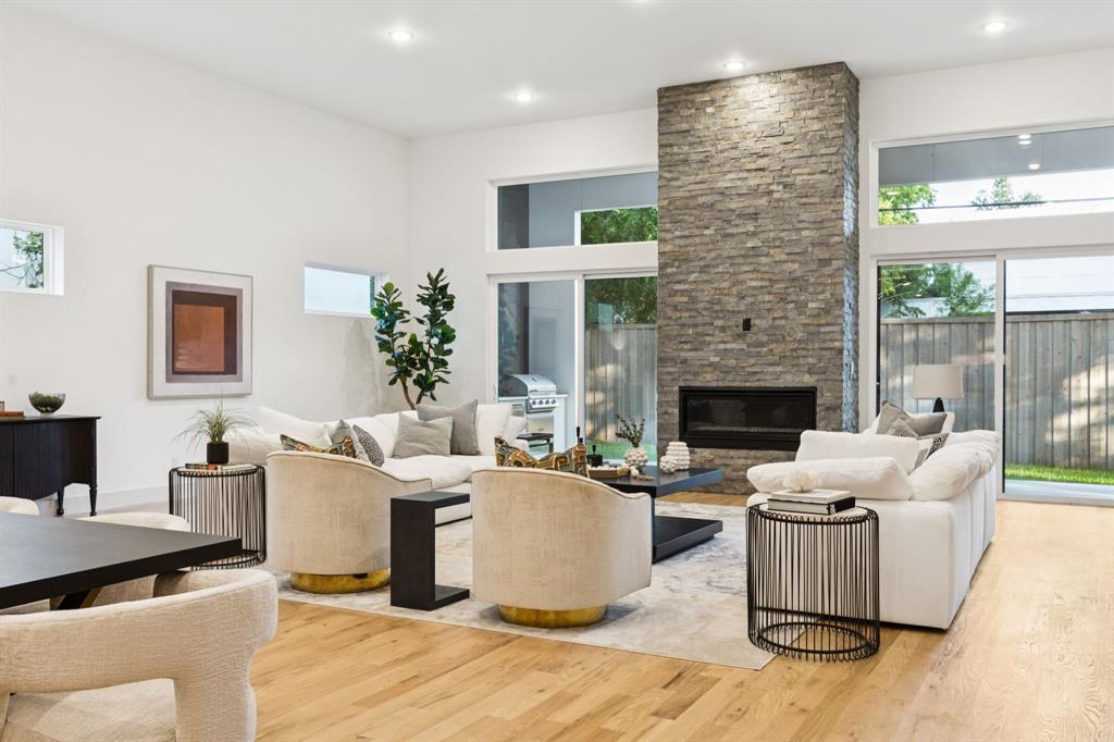 3940 N Cresthaven