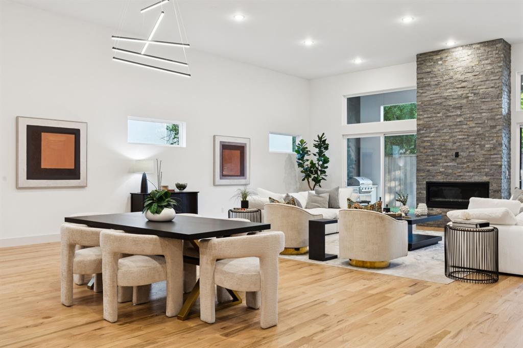 3940 N Cresthaven