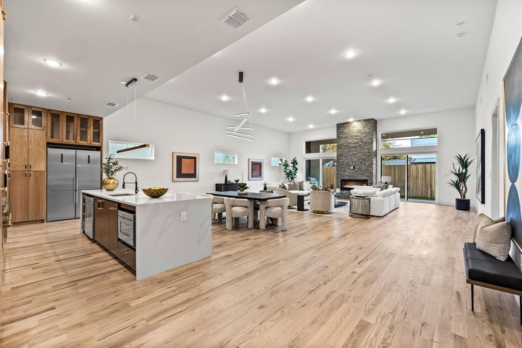 3940 N Cresthaven