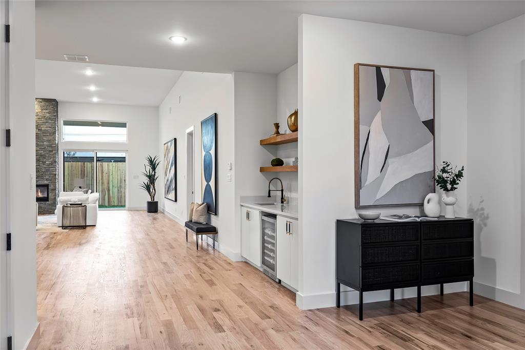 3940 N Cresthaven