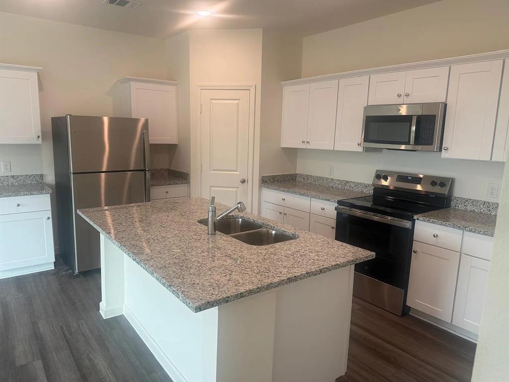 Meadow Park Phase 1B - Residential Lease