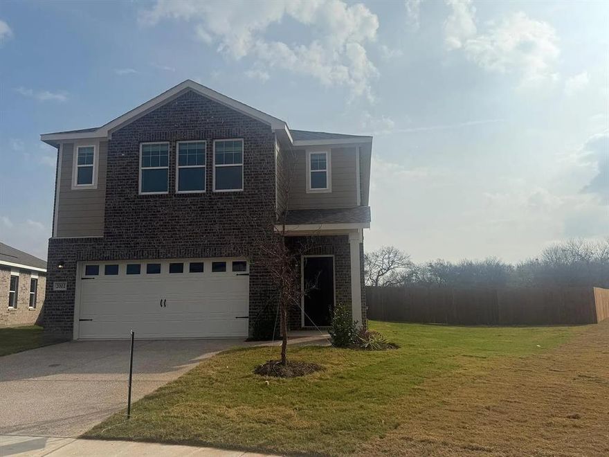 Brand-new 5-bedroom, 3-bathroom home with 2,656 sq ft of open, modern living space. Features include a spacious living room, modern kitchen with stainless steel appliances and granite countertops, a main-level guest bedroom with full bath, a large upstairs primary suite, additional bedrooms, and a versatile loft. The home offers a huge private backyard, a 2-car garage, and is located in a safe neighborhood close to parks, schools, shopping, and dining, with easy access to Highways 121 and 75.
Life at Meadow Park is designed for connection and recreation. On-site amenities include pickleball courts, a play area, fire pits, and a cookout space with charcoal grills. The nearby Melissa Sports Complex offers even more opportunities with eight turf baseball and softball fields, three grass soccer fields, twelve tennis courts, and more.
Special Offers:
$300 off first month when lease is signed by December 1
$100 off per month for first 6 months with an 18+ month lease