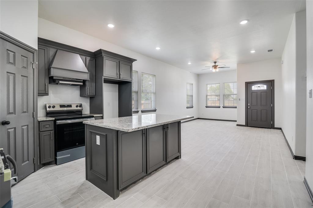 705 Lakeland Drive