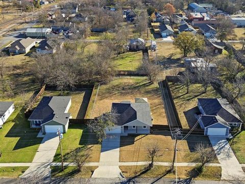 Photo of 3017 College Street, Greenville, TX 75401 (MLS # 21134061)