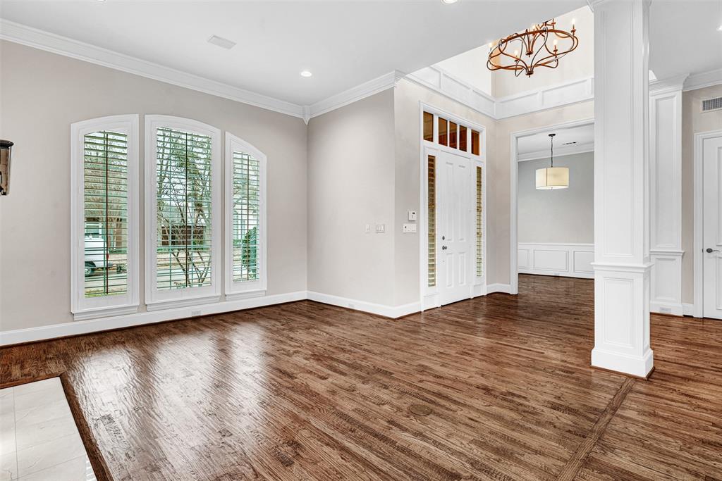 5965 GLENDOWER Lane