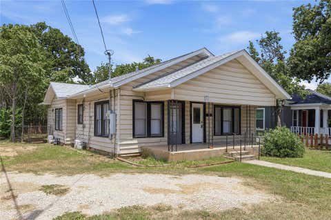 Photo of 1317 Avenue C, Brownwood, TX 76801 (MLS # 21345982)