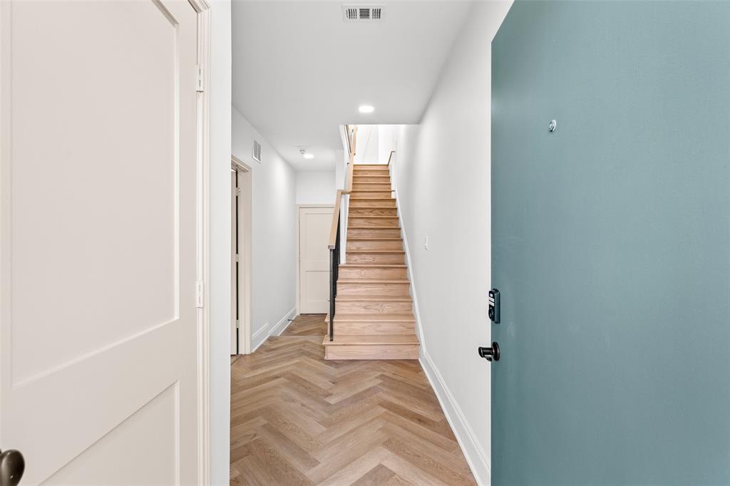 4030 Gilbert Avenue 3