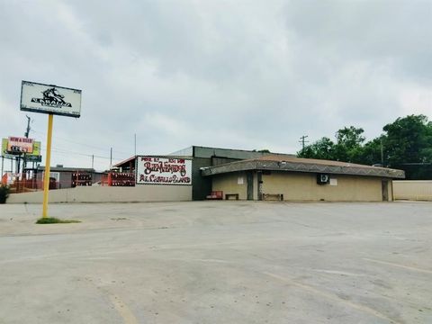 3203 N Main Street Fort Worth TX 76106