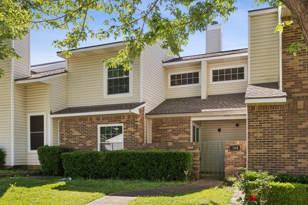 724 Creekwood Court