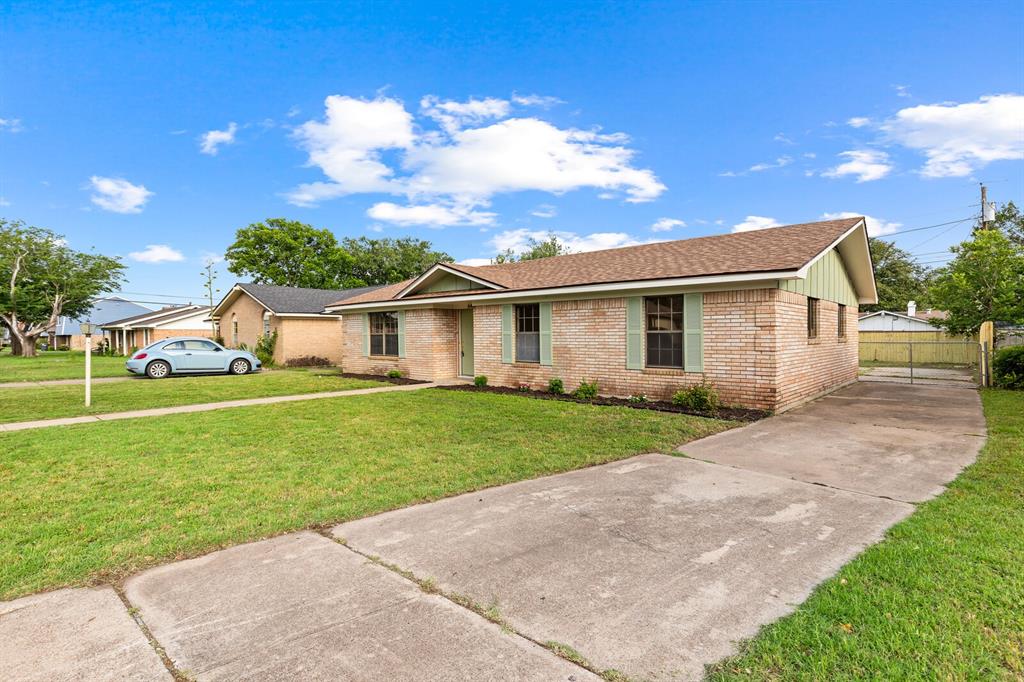 6407 Landmark