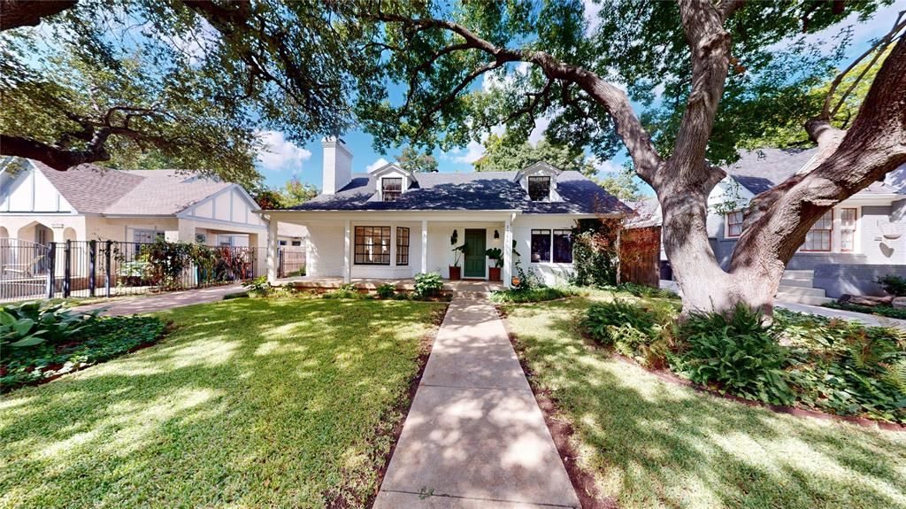 Photo for 2026 Glenco Terrace, Fort Worth, TX 76110 (MLS # 21100800)