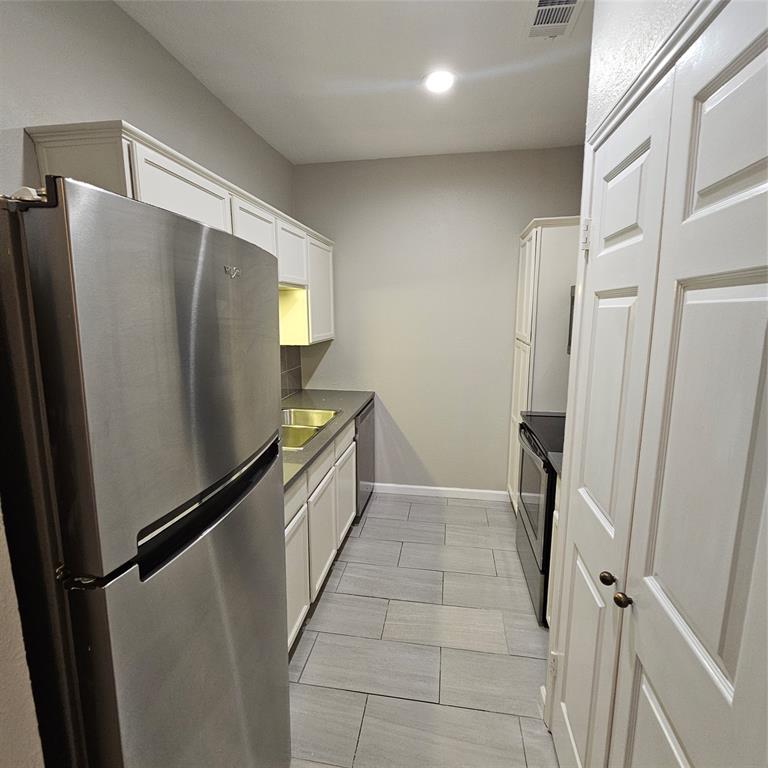 TRINITY ROYAL - Residential Lease