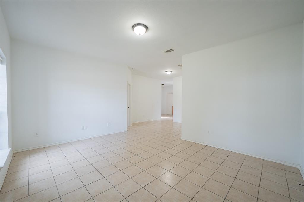 Russell Realty Companys 02 E - Residential Lease