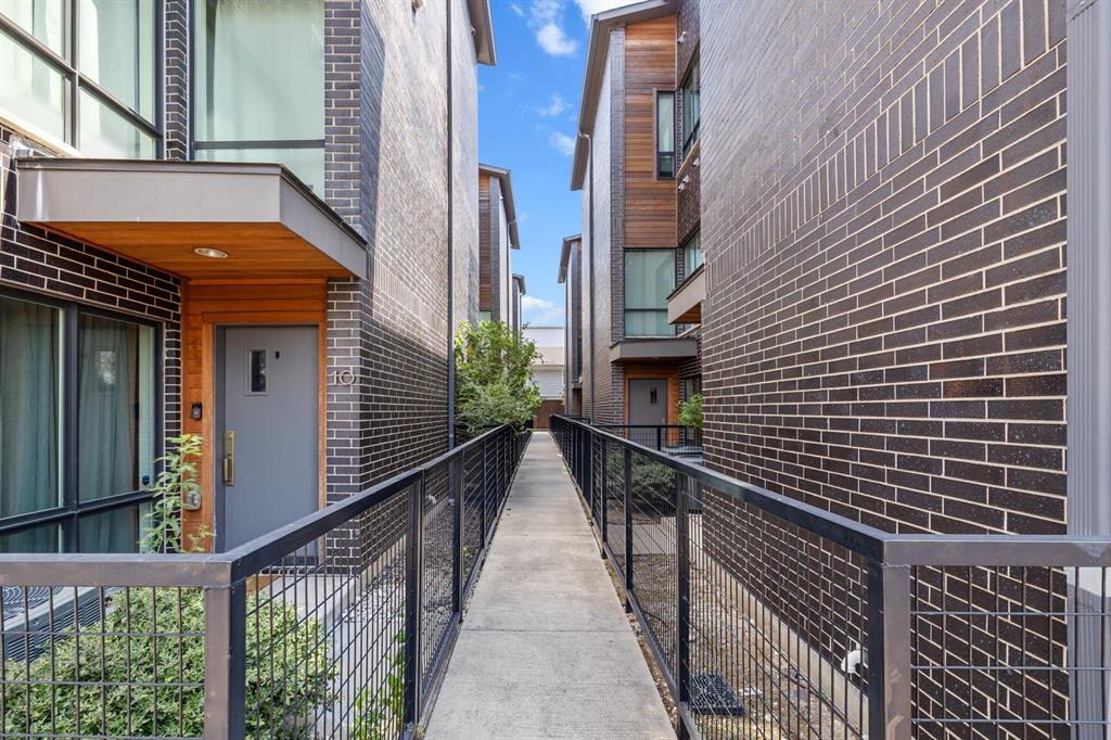 Quarter Residences - Residential