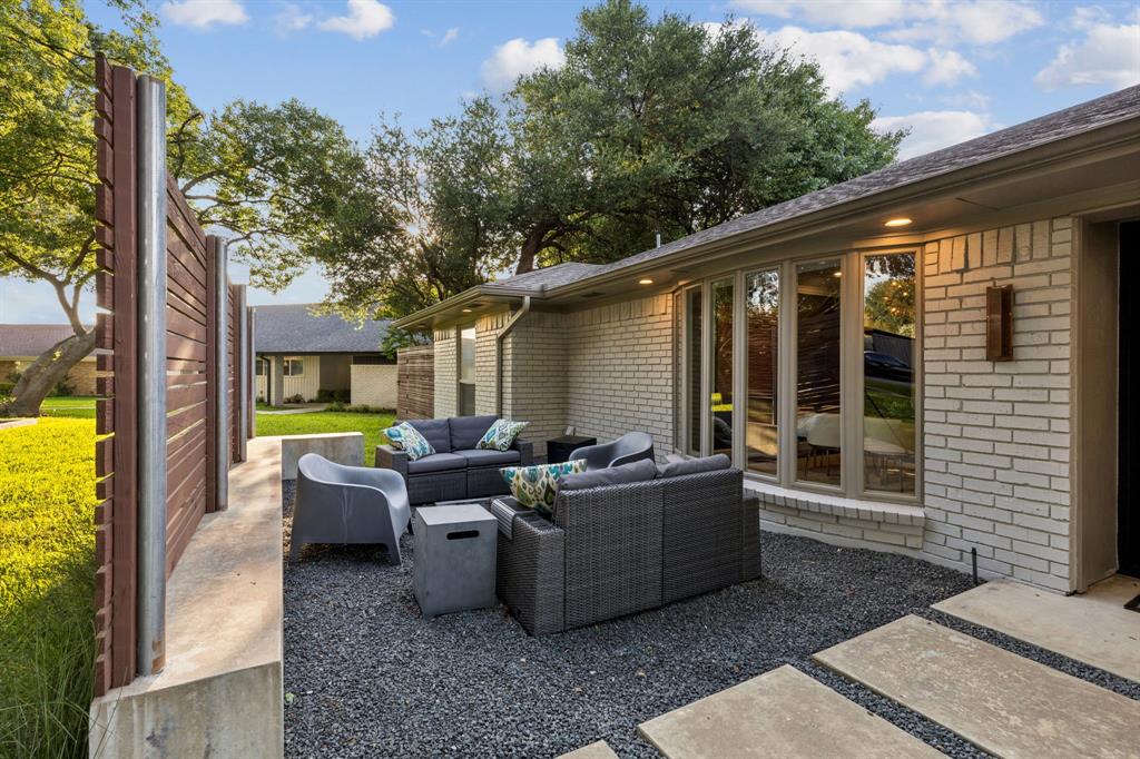 7339 Meadow Oaks Drive