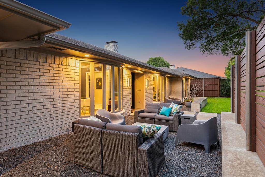 7339 Meadow Oaks Drive