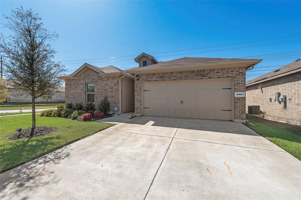Photo of 8901 Timber Gulch Circle, Fort Worth, TX 76179 (MLS # 21208759)
