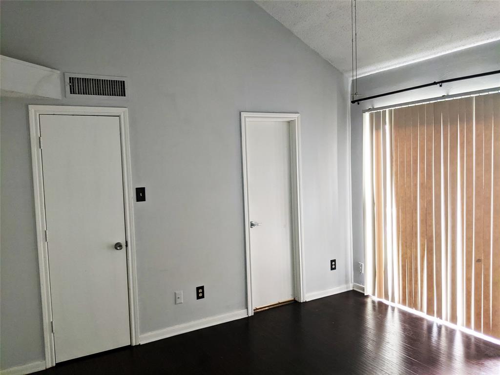 Parkway Village 02 - Residential