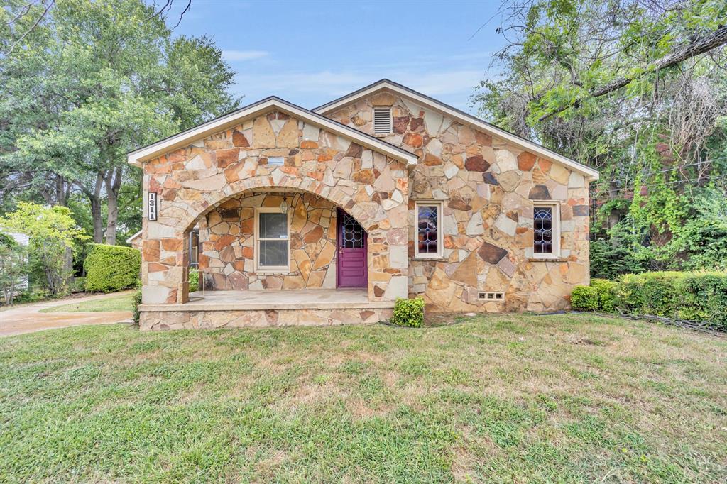 1311/1313 W Abram Street