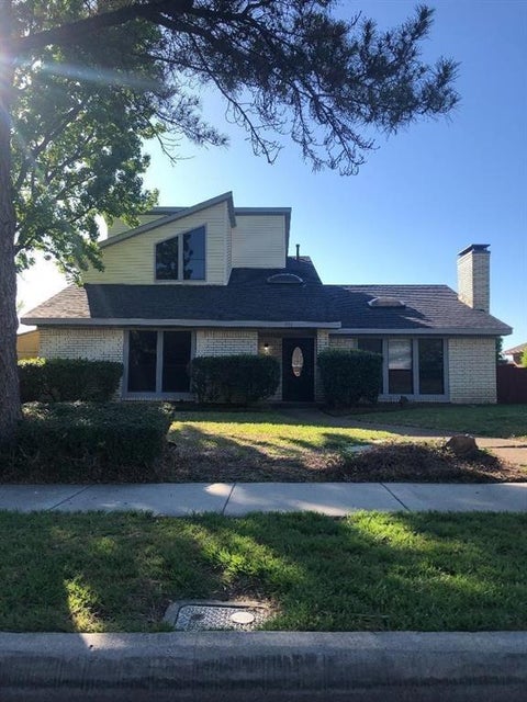 Photo of 222 Syracuse Place, Richardson, TX 75081 (MLS # 21330031)