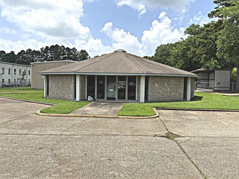 Photo of 1208 S Chestnut Street, Lufkin, TX 75901 (MLS # 21331721)