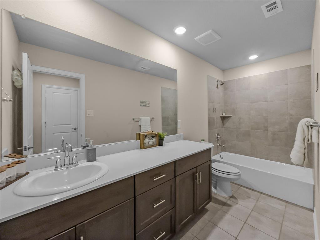 ASHFORD PARK PHASE 1 - Residential Lease