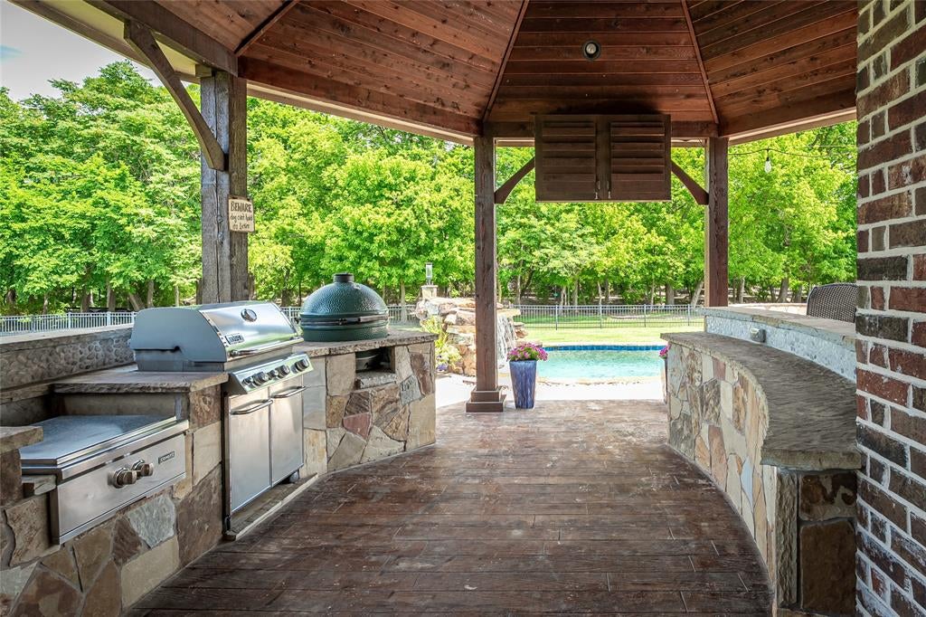 1615 Sara Cove