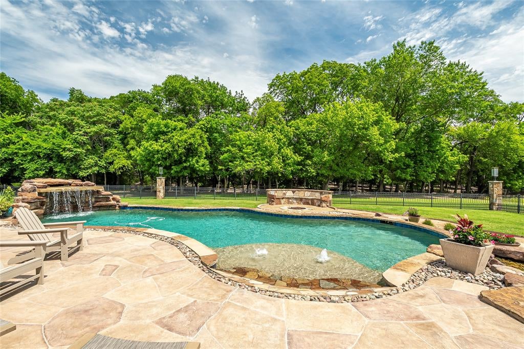 1615 Sara Cove