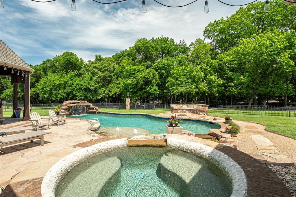 1615 Sara Cove