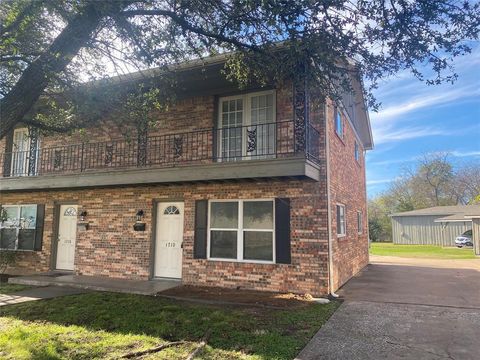 Photo of 1710 N Travis Street, Sherman, TX 75092 (MLS # 21120831)