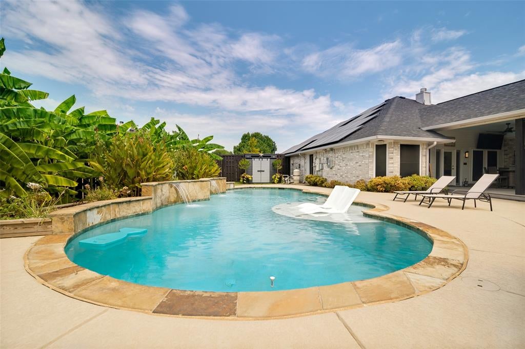 2202 Country Hollow Lane